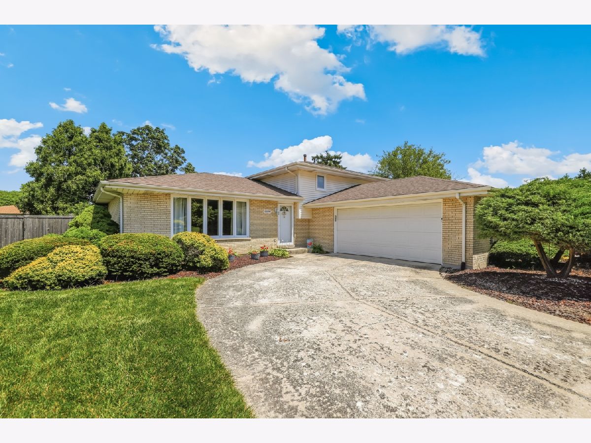 Condos & Townhomes & Homes For Sale Clearview Orland Park Illinois, 8840 Terry Drive