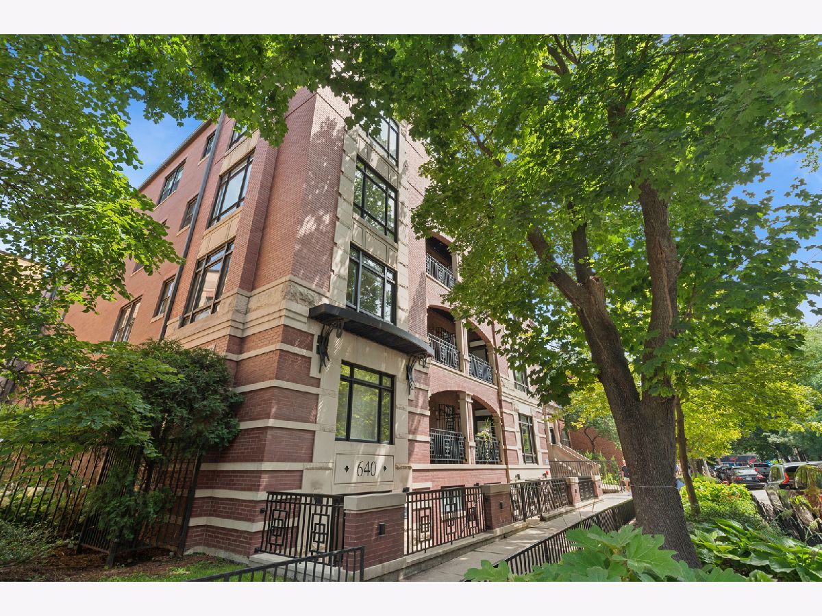  For Sale Chicago Illinois, 640 Barry Avenue