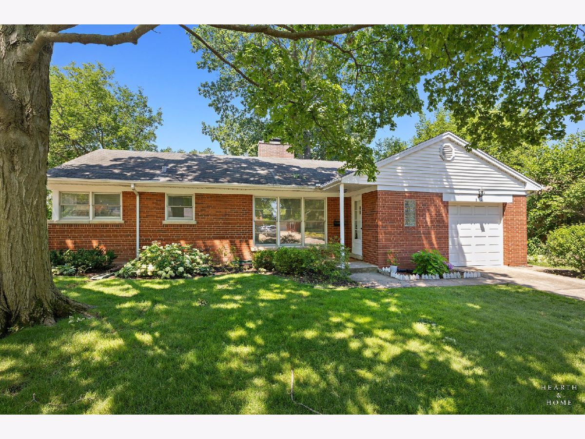 Homes Rented Fairview Arlington Heights Illinois, 814 Chestnut