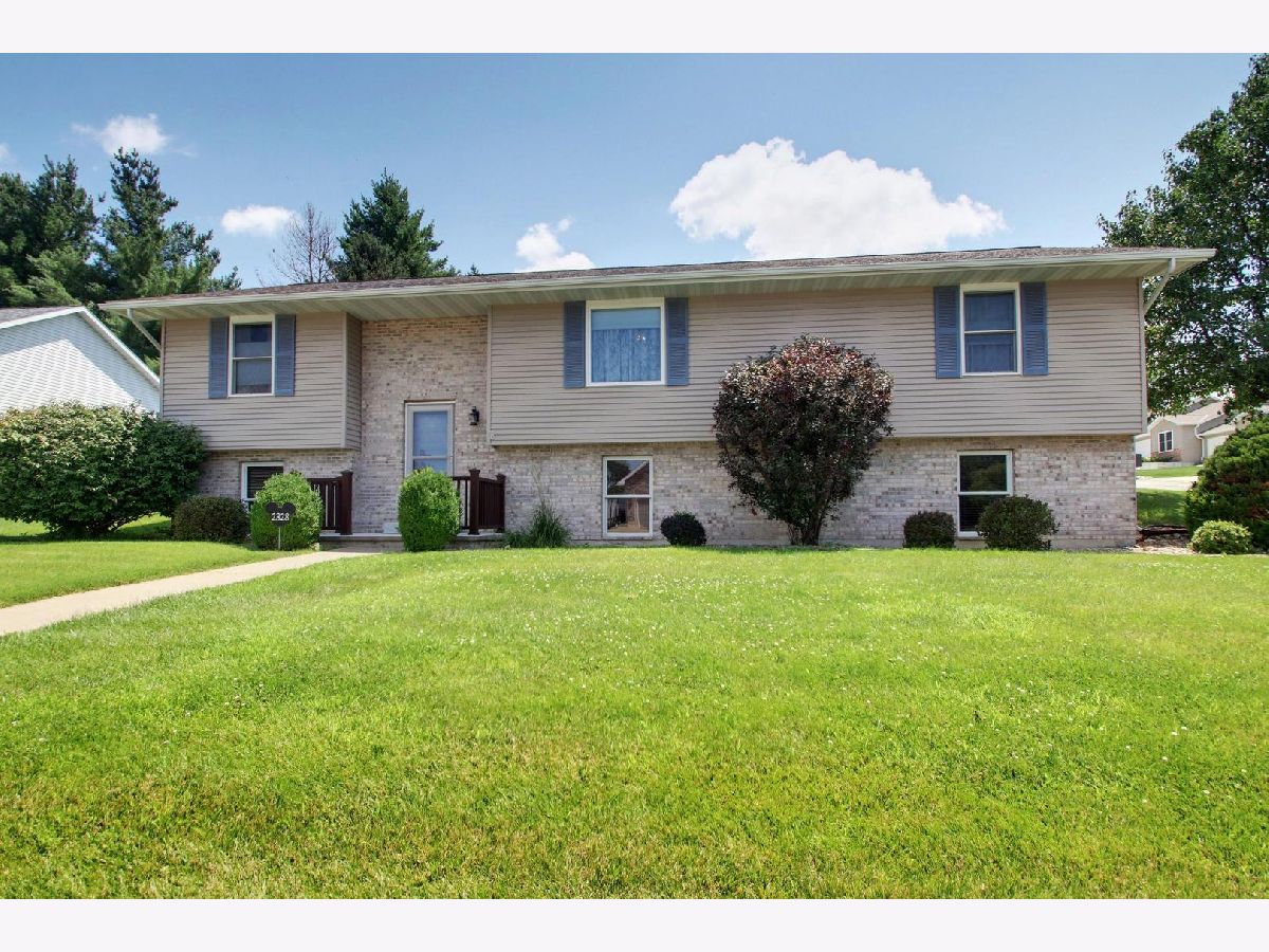  For Sale Quincy Illinois, 2328 Wheatland Drive