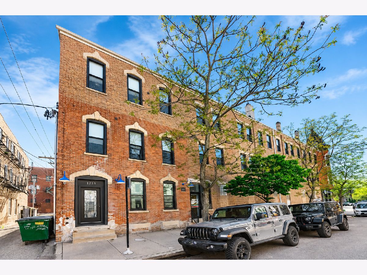  Rented Chicago Illinois, 1717 Carpenter