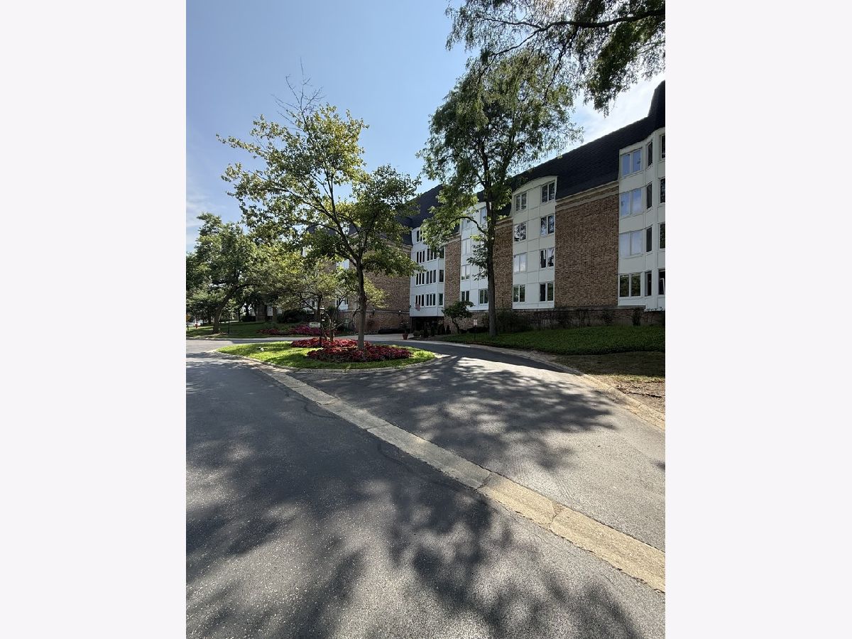  For Sale Buffalo Grove Illinois, 150 Lake Boulevard