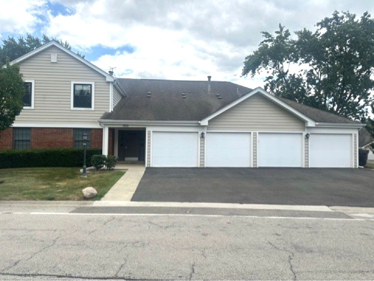 Condominiums & Homes For Sale Lexington Village Schaumburg Illinois, 353 Lambert Drive