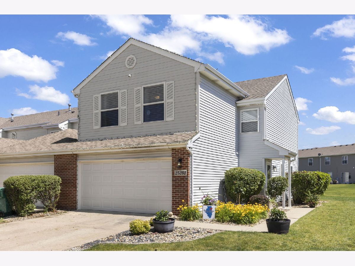 Townhomes & Homes For Sale Leighlinbridge Manhattan Illinois, 25201 Shannon Drive