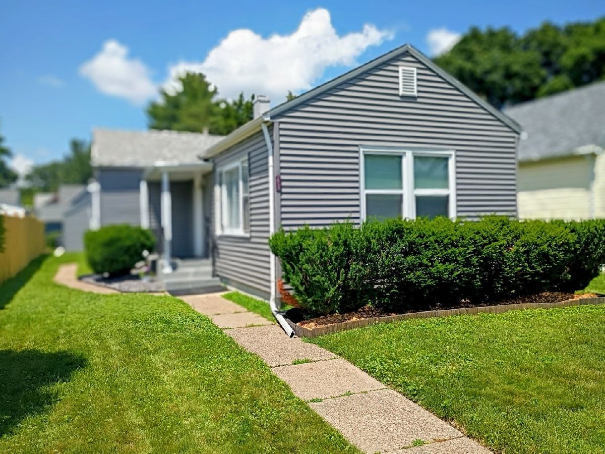  Rented Moline Illinois, 2933 11th B
