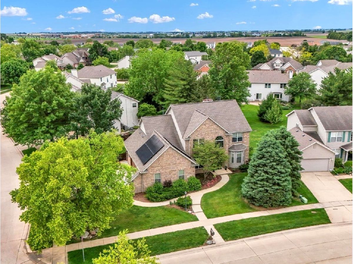 Homes & Condos & Townhomes For Sale Ironwood Champaign Illinois, 4601 Stonebridge Drive