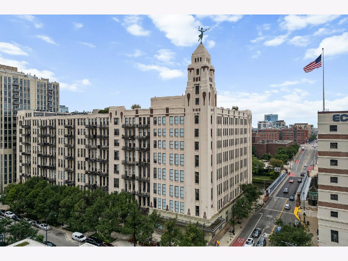 Condominiums For Sale One River Place Chicago Illinois, 758 Larrabee Street