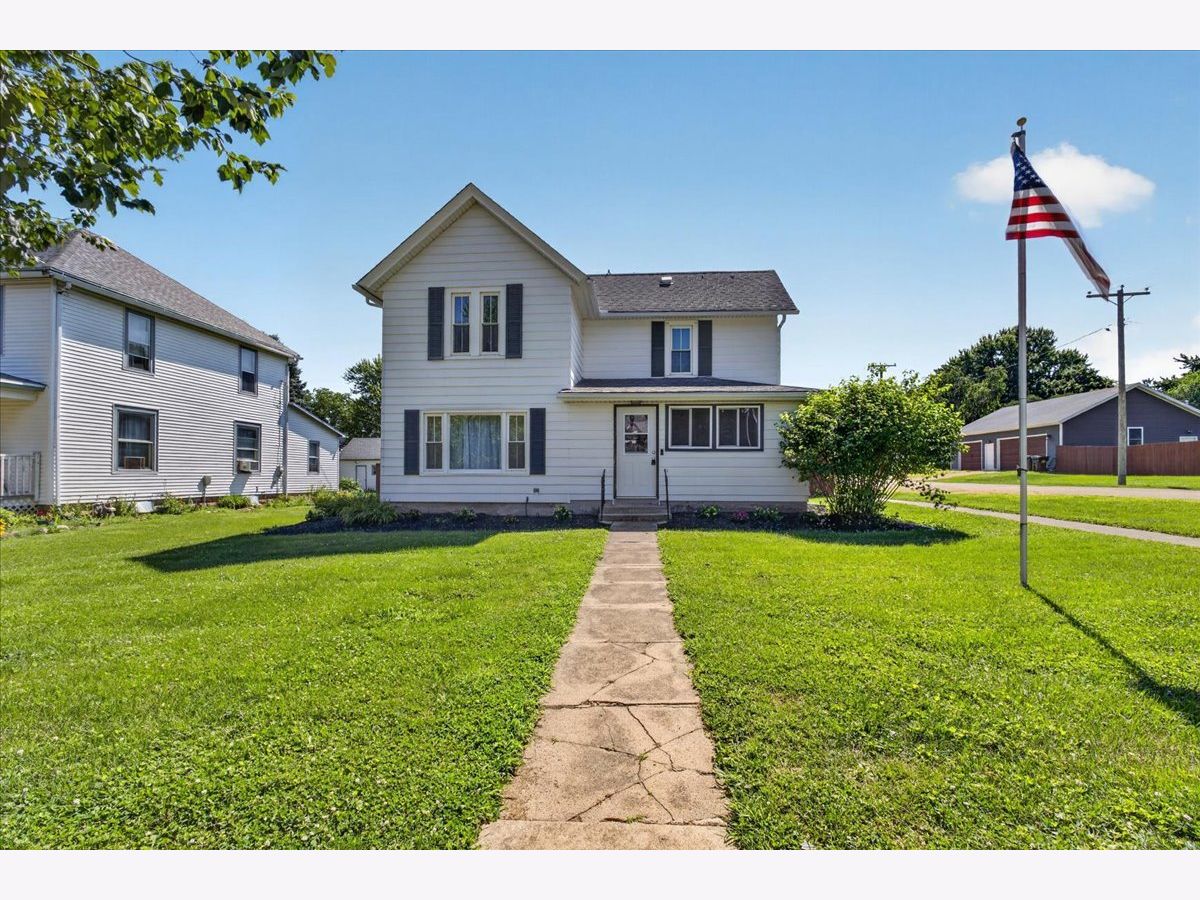  For Sale Leaf River Illinois, 411 Main Street