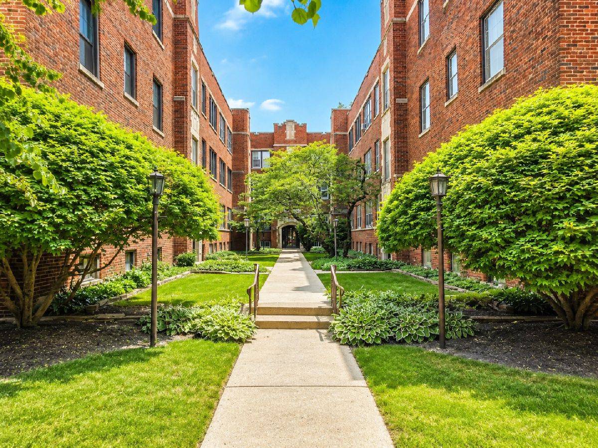  Rented Evanston Illinois, 737 Hinman