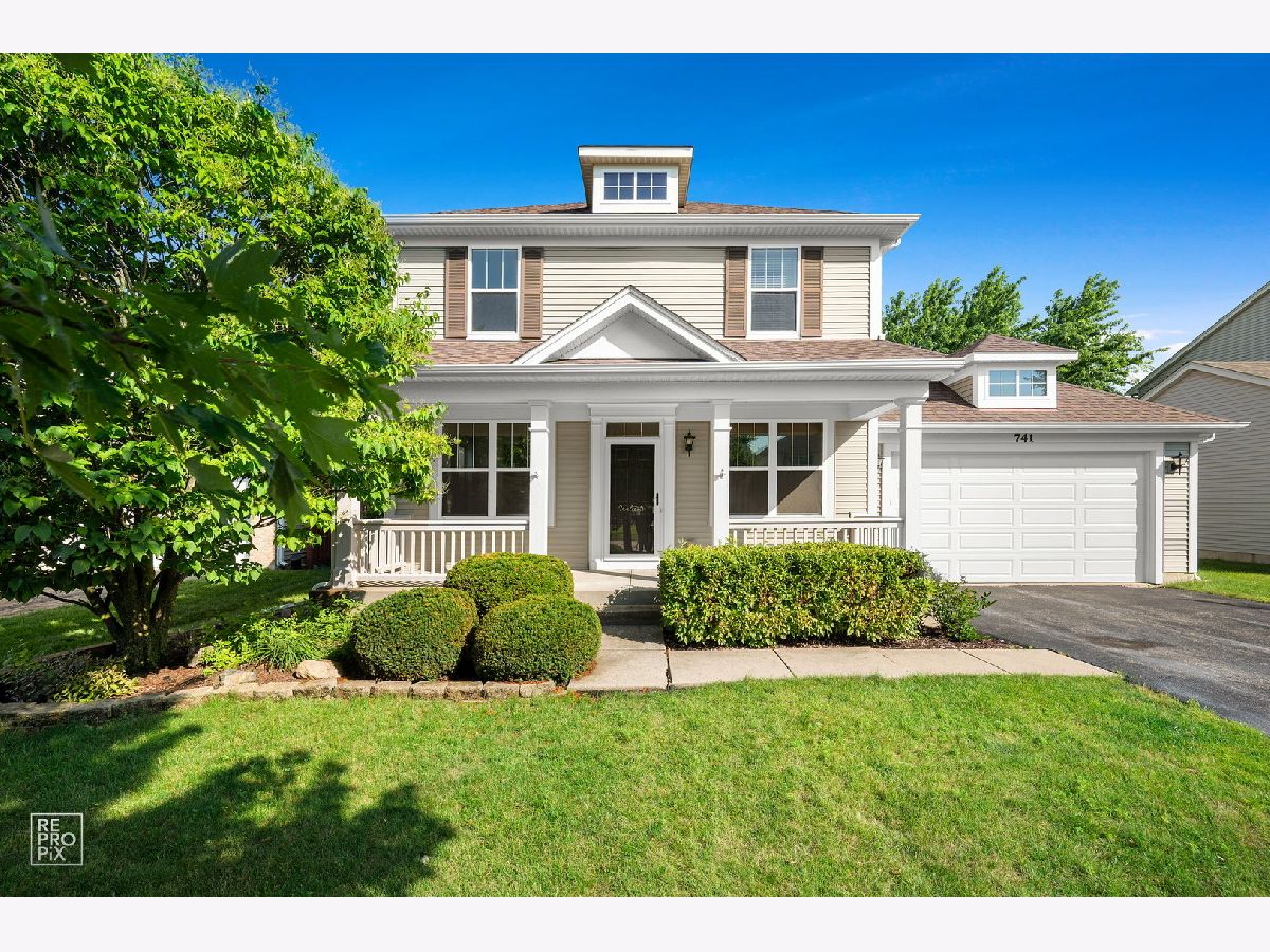 Homes & Townhomes & Condos For Sale Churchill Club Oswego Illinois, 741 Spires Drive