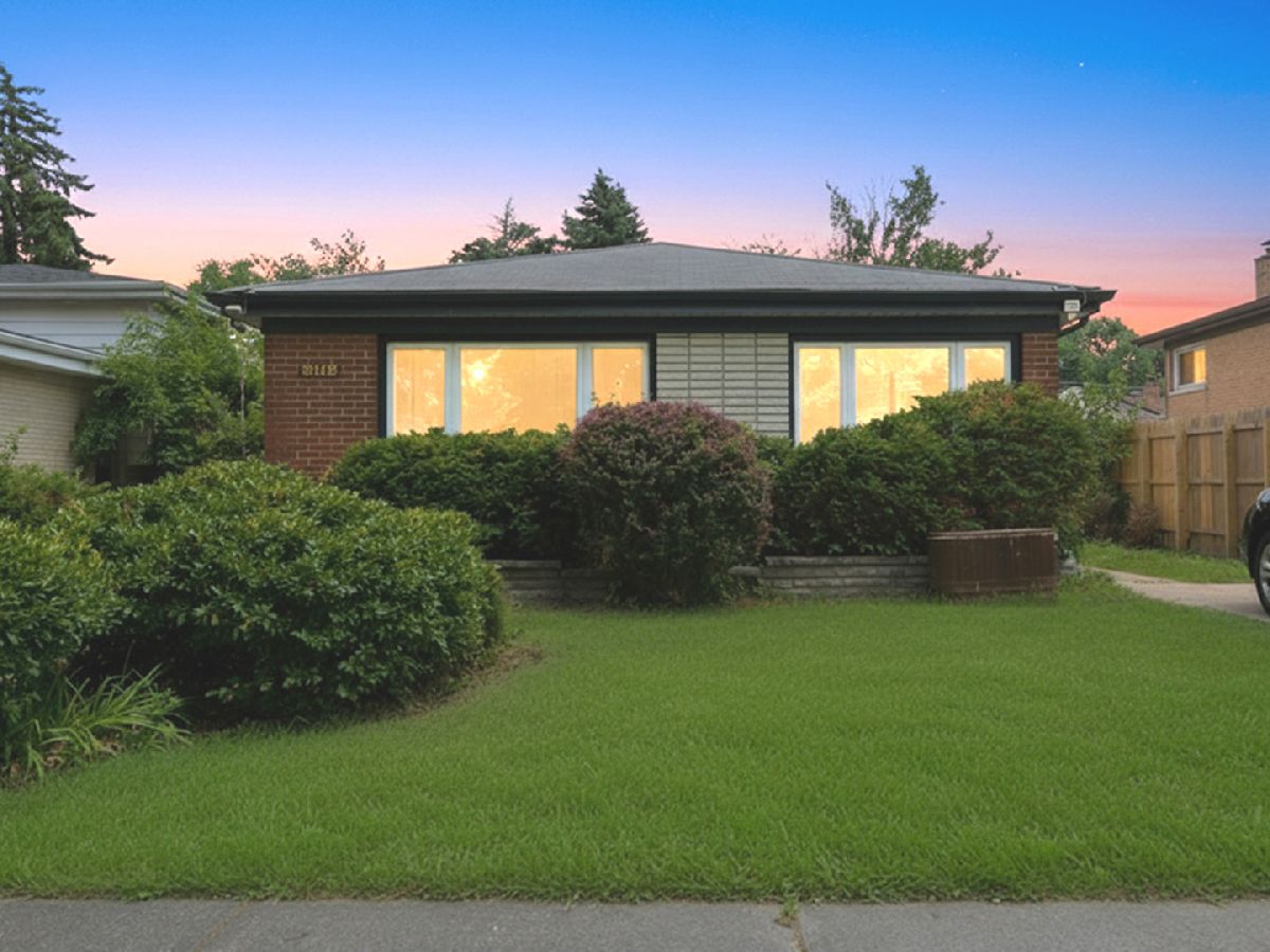  For Sale Morton Grove Illinois, 8113 Central Avenue