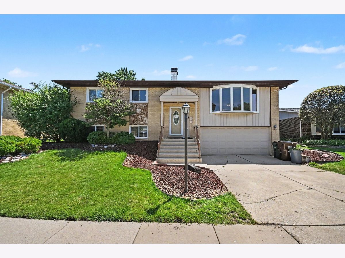 Homes For Sale Forestview Hills Oak Forest Illinois, 15329 Maple Drive