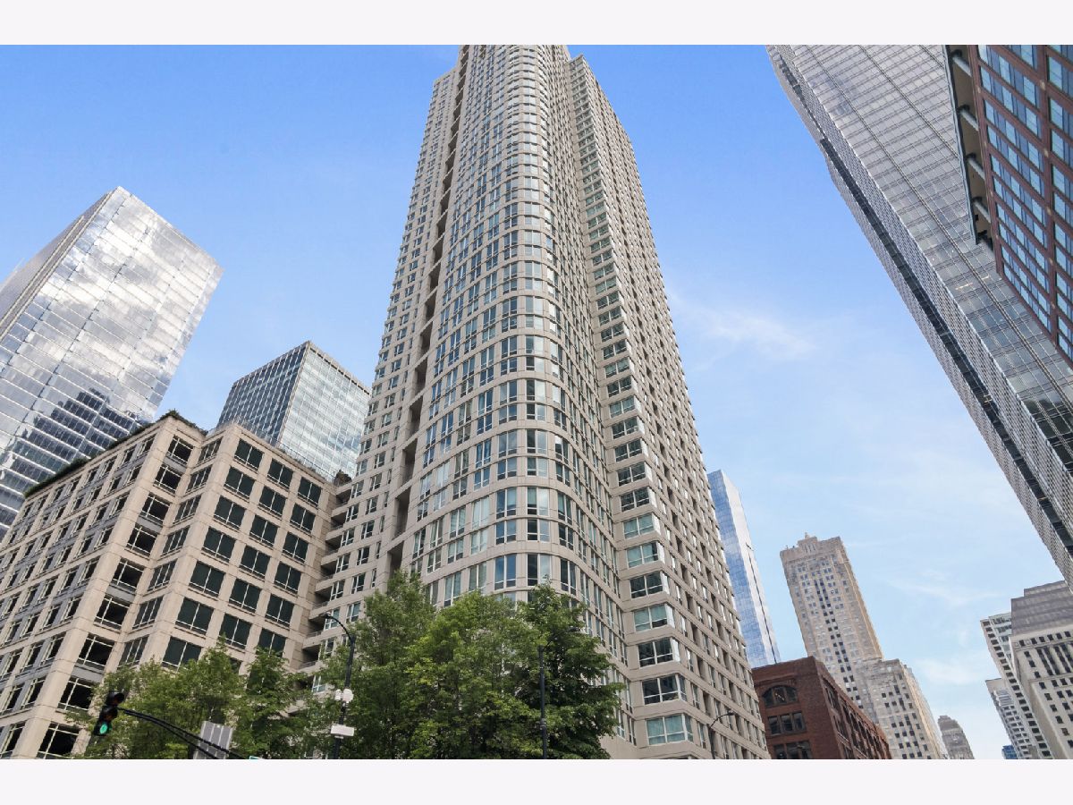 Condominiums For Rent The Sterling Chicago Illinois, 345 La Salle