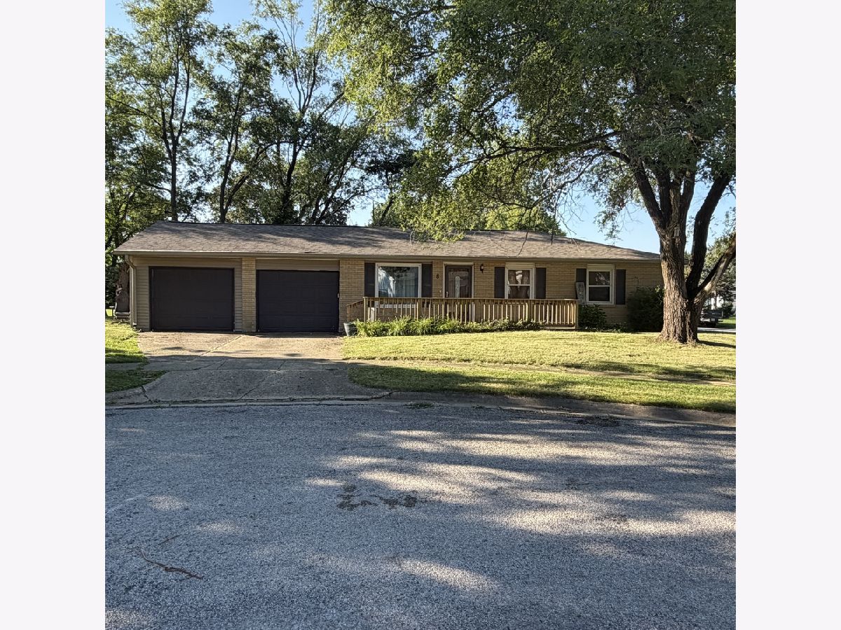  For Sale Clinton Illinois, 8 Sandburg Court