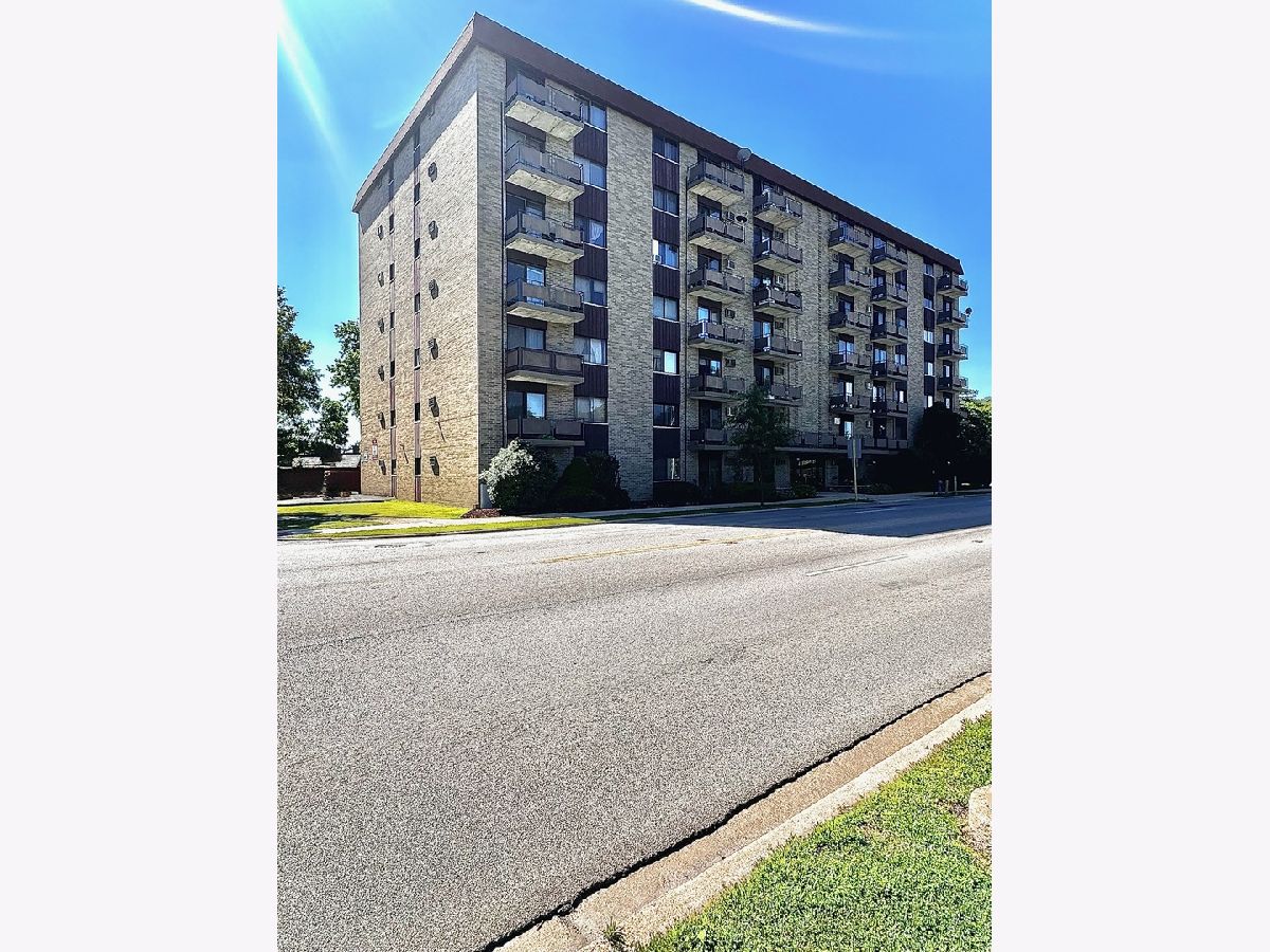  For Sale Forest Park Illinois, 850 Des Plaines Avenue