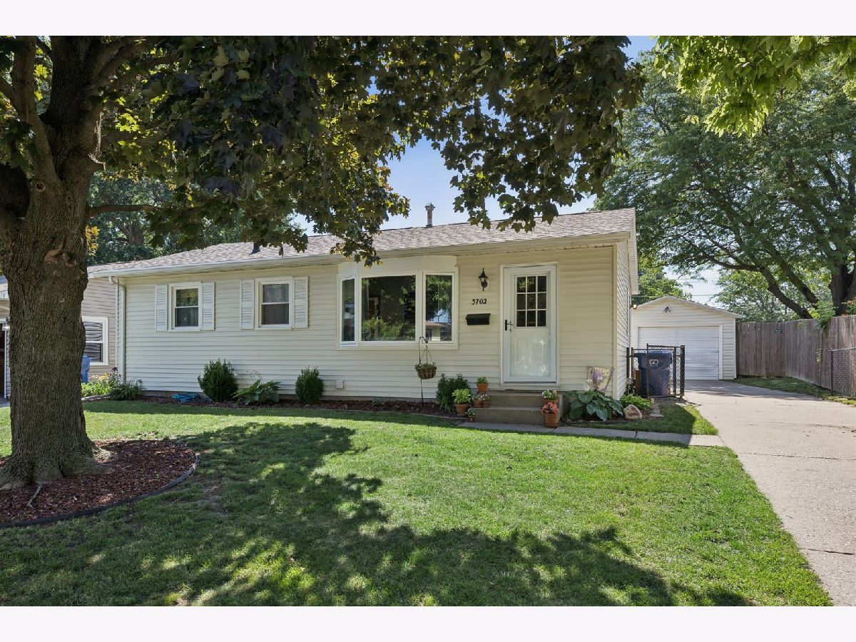  Sold Bettendorf Iowa, 3702 Clover Hills