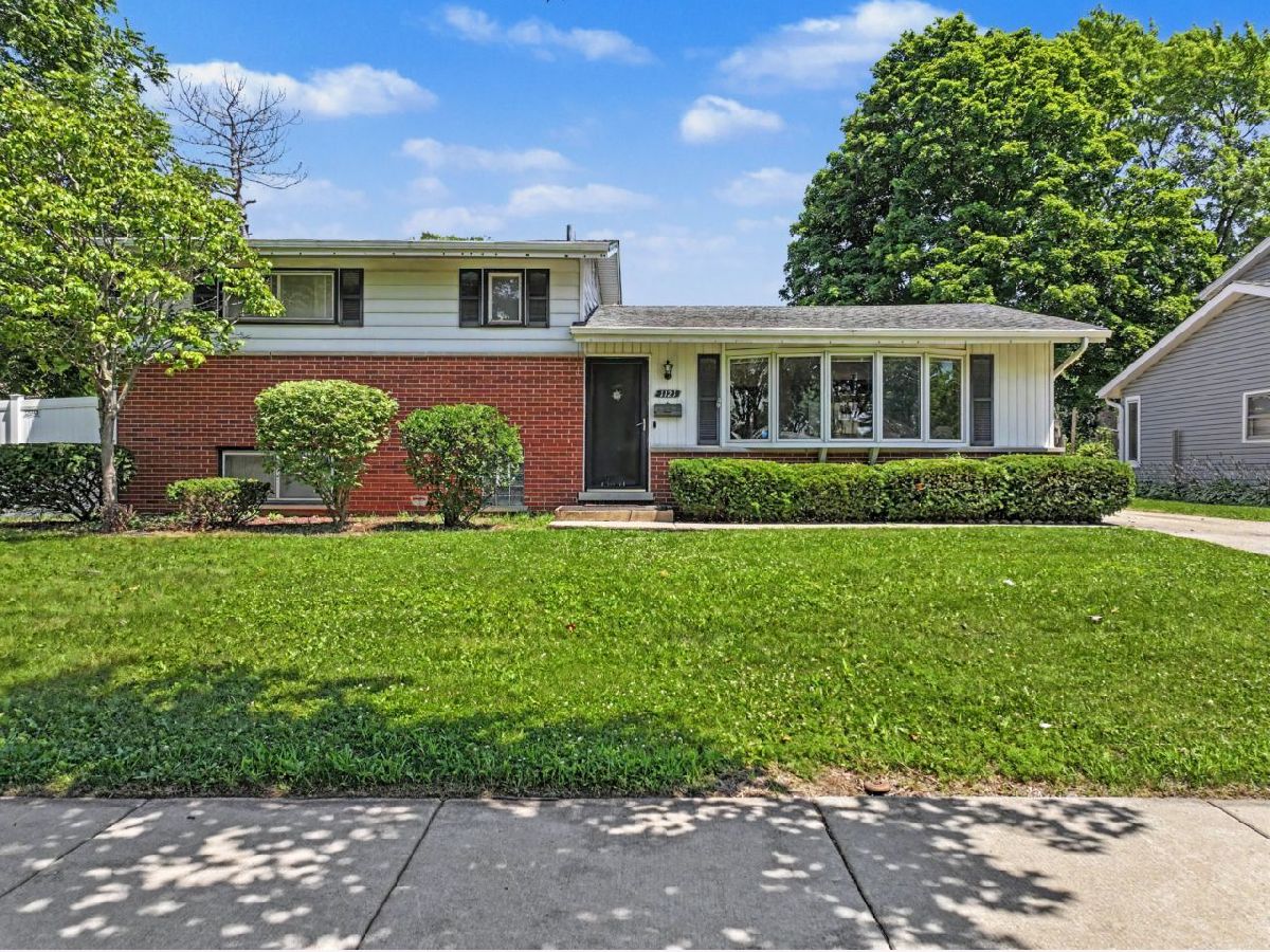 Homes & Townhomes For Sale Brickman Manor Mount Prospect Illinois, 1121 Crabtree Lane