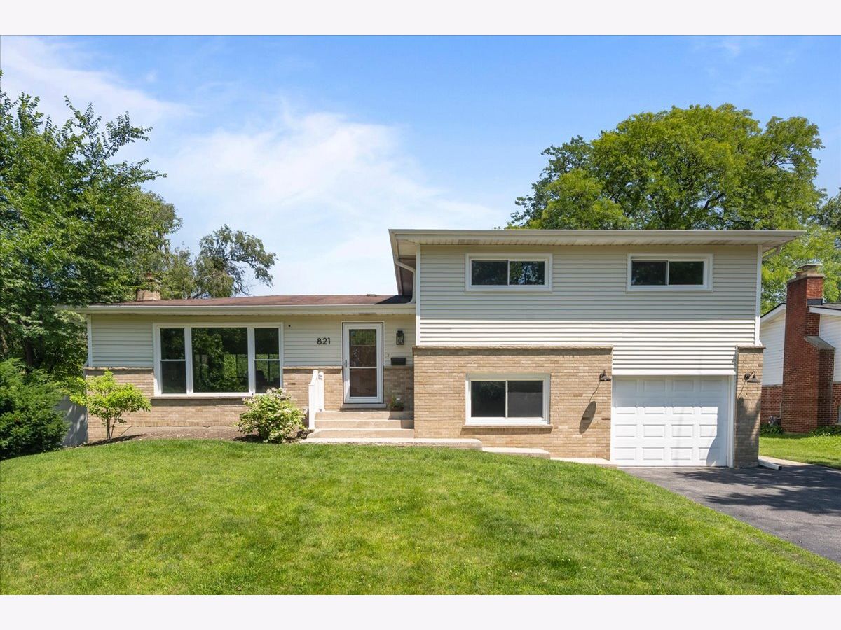  For Sale Deerfield Illinois, 821 Castlewood Lane