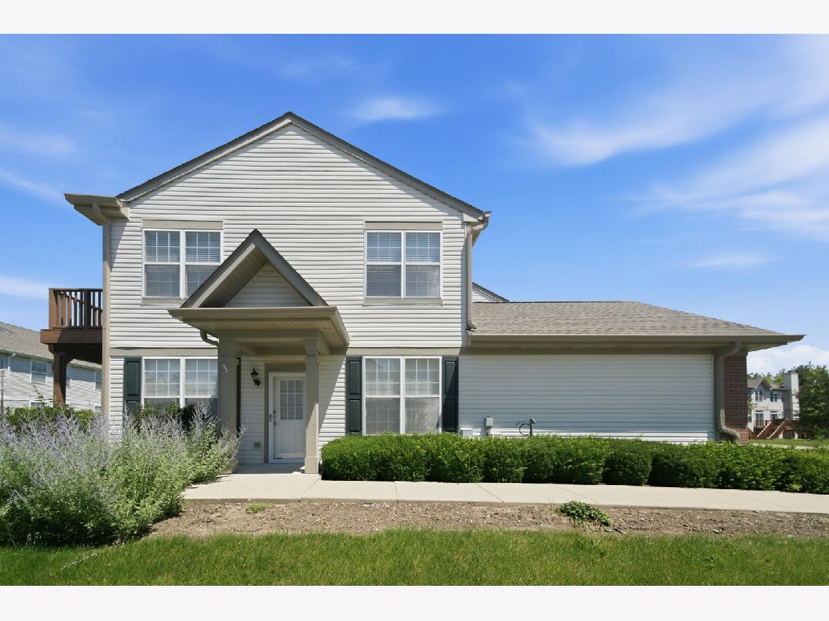 Townhomes For Sale Fairfield Lakes Round Lake Illinois, 541 Fox Trail