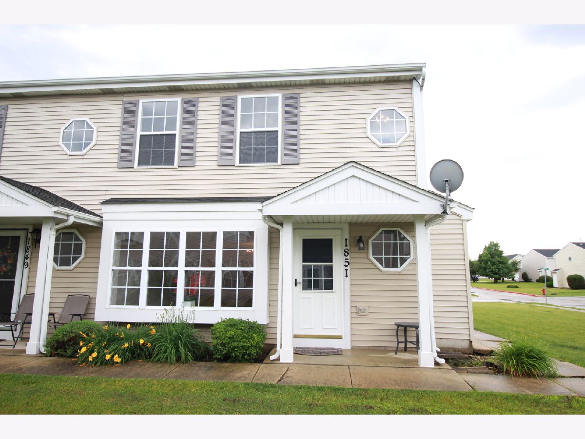 Townhomes & Condos For Sale Larkins Pointe Joliet Illinois, 1851 Towhee Court