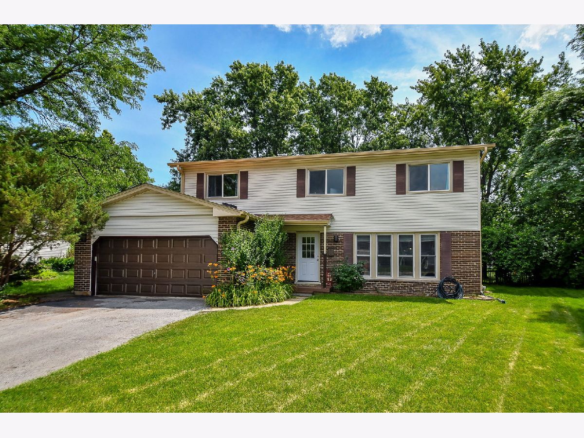 Homes & Condos & Townhomes For Sale Manor Hill Lombard Illinois, 1521 Hillcrest Court