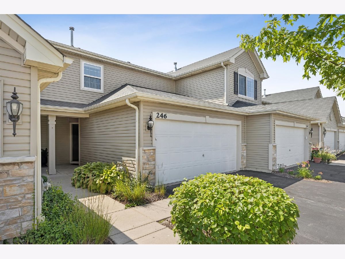 Homes & Townhomes & Condos For Sale Apple Creek Estates Woodstock Illinois, 246 Wildmeadow Lane