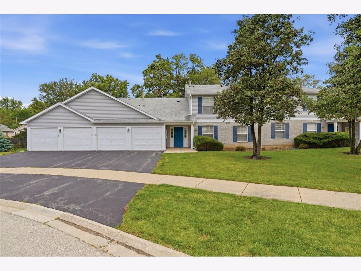 Condos & Townhomes For Sale Fairfield Village Round Lake Beach Illinois, 1291 Red Oak Circle