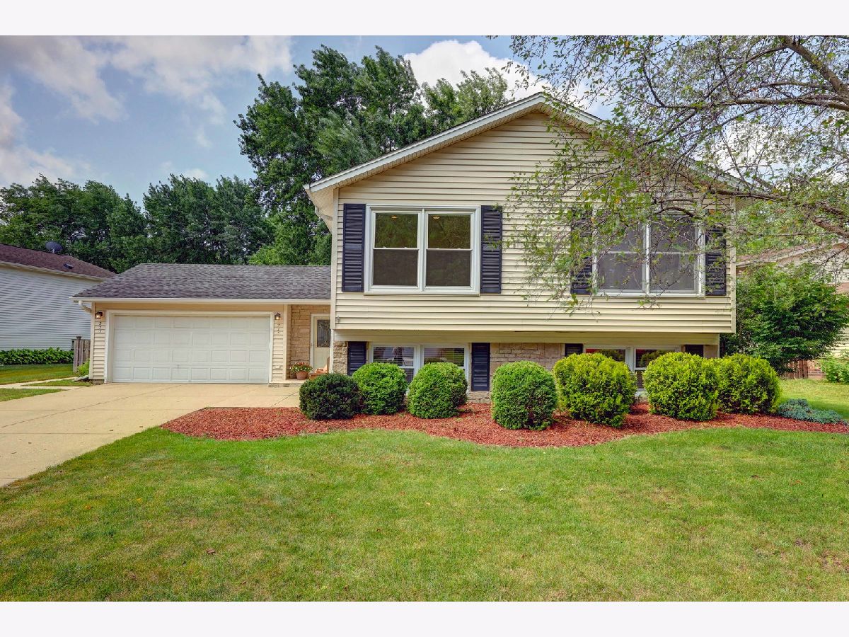  For Sale Arlington Heights Illinois, 223 Tanglewood Drive