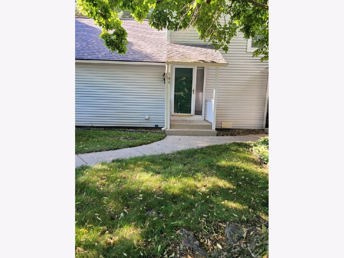 Townhomes & Condos & Homes For Rent Heather Ridge Gurnee Illinois, 943 Clark