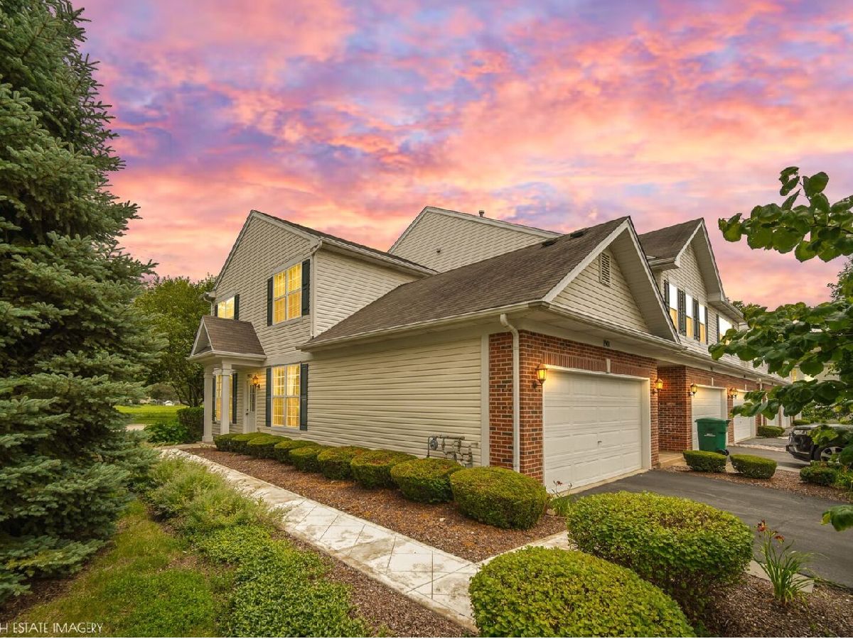 Townhomes & Condos & Homes For Sale The Pointe At Fieldstone Romeoville Illinois, 1901 Crestview Circle