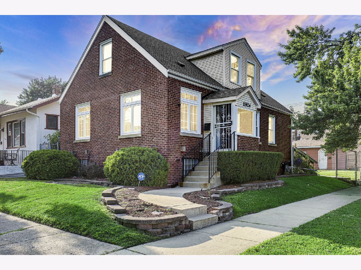  For Sale Blue Island Illinois, 11924 Longwood Drive