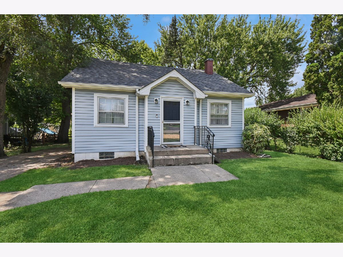 Homes For Sale Pistaqua Heights Mchenry Illinois, 34690 Nokomis Trail