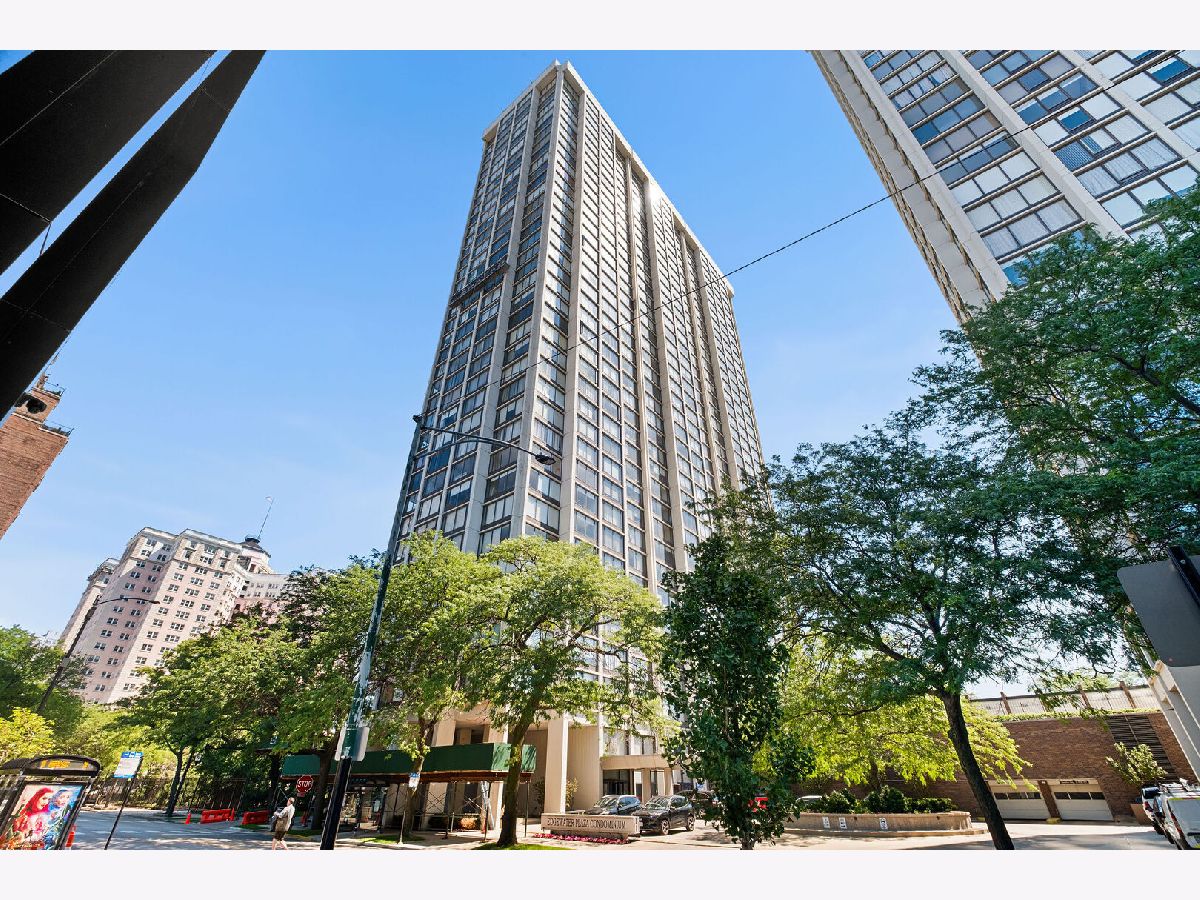  For Sale Chicago Illinois, 5455 Sheridan Road