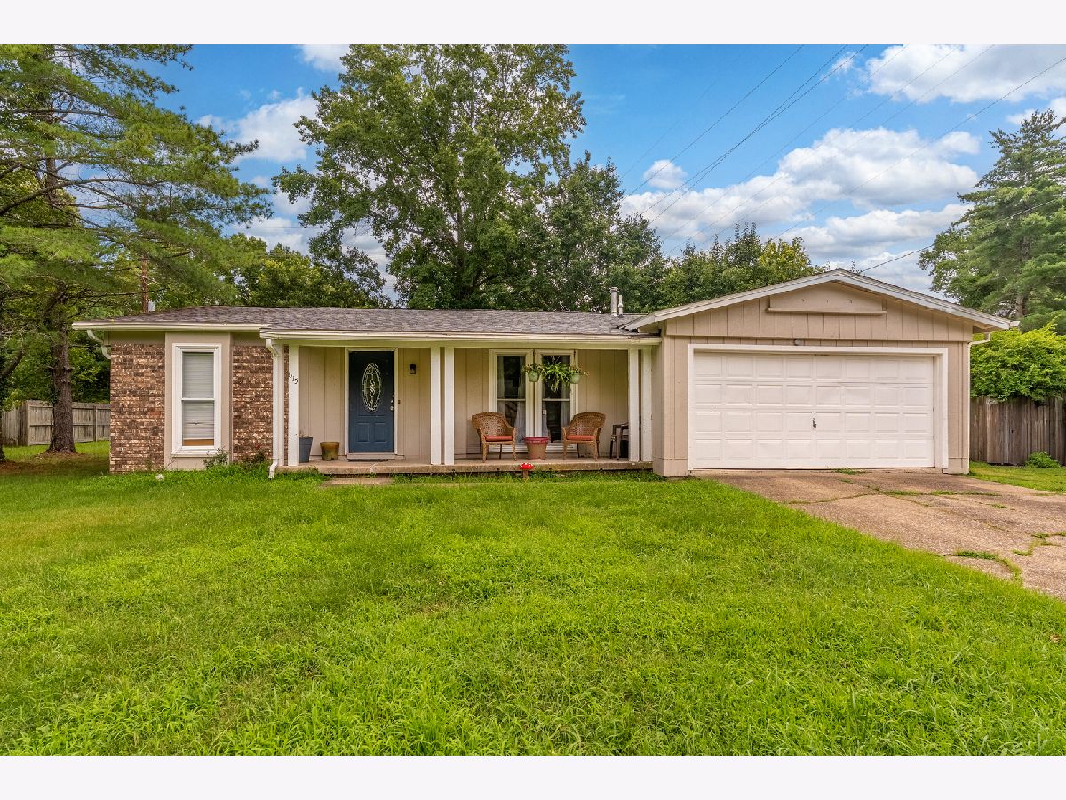  For Sale Carbondale Illinois, 615 Emerald Lane