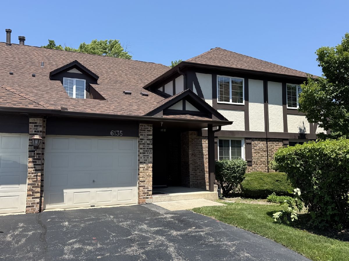  For Sale Willowbrook Illinois, 6135 Essex Court