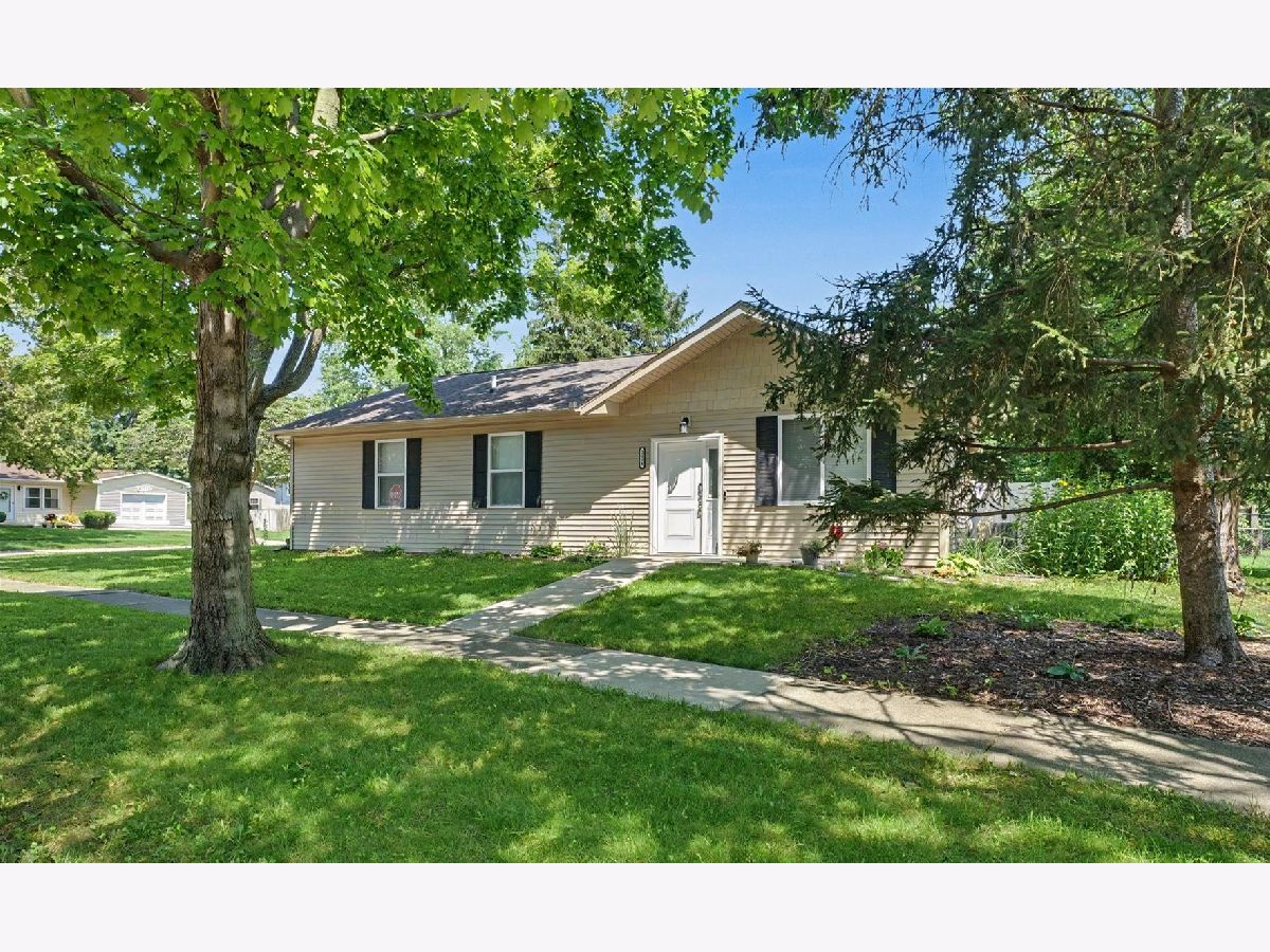  For Sale Champaign Illinois, 2014 Winchester Drive