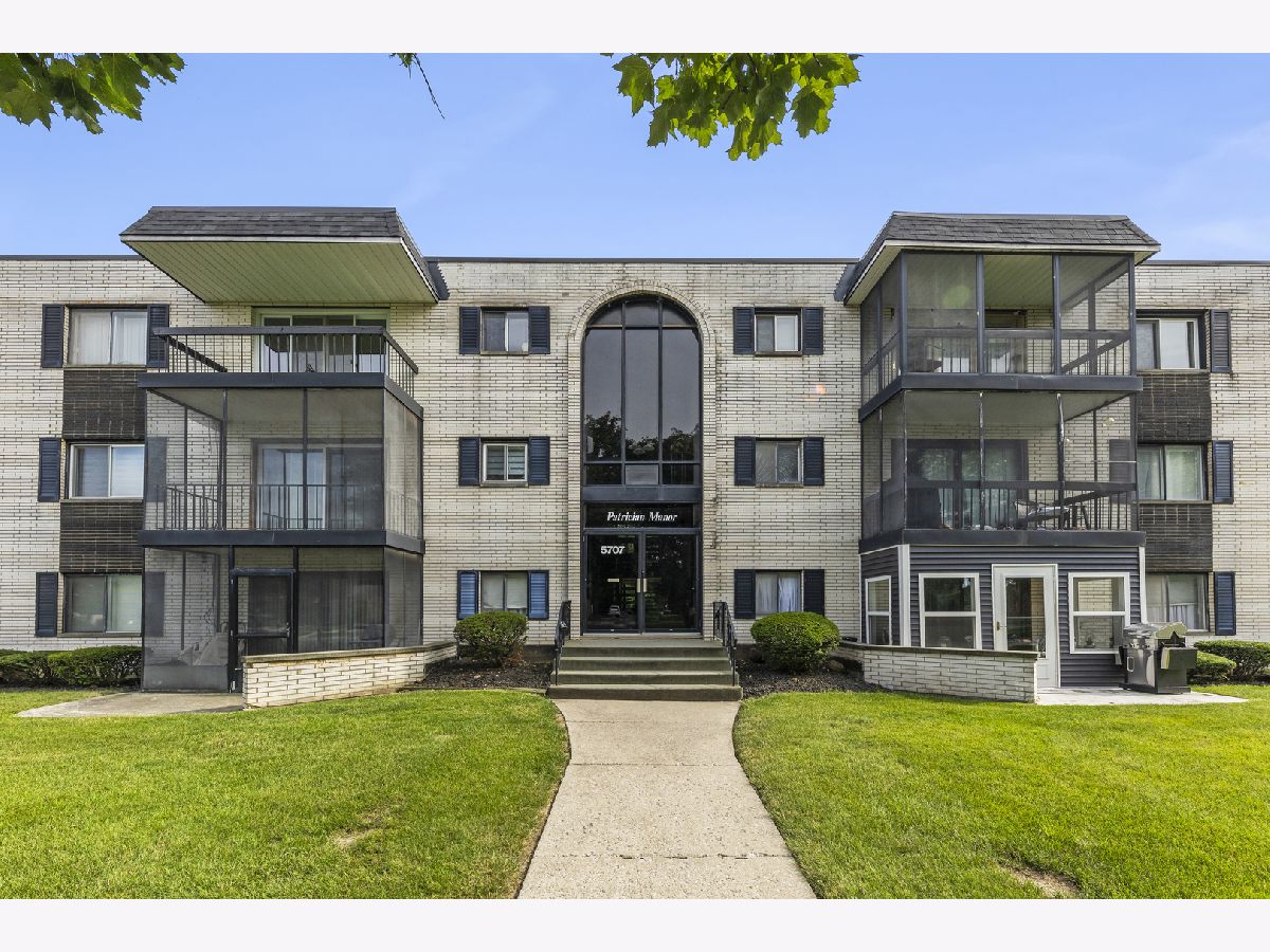  For Sale Crestwood Illinois, 5707 129th Street