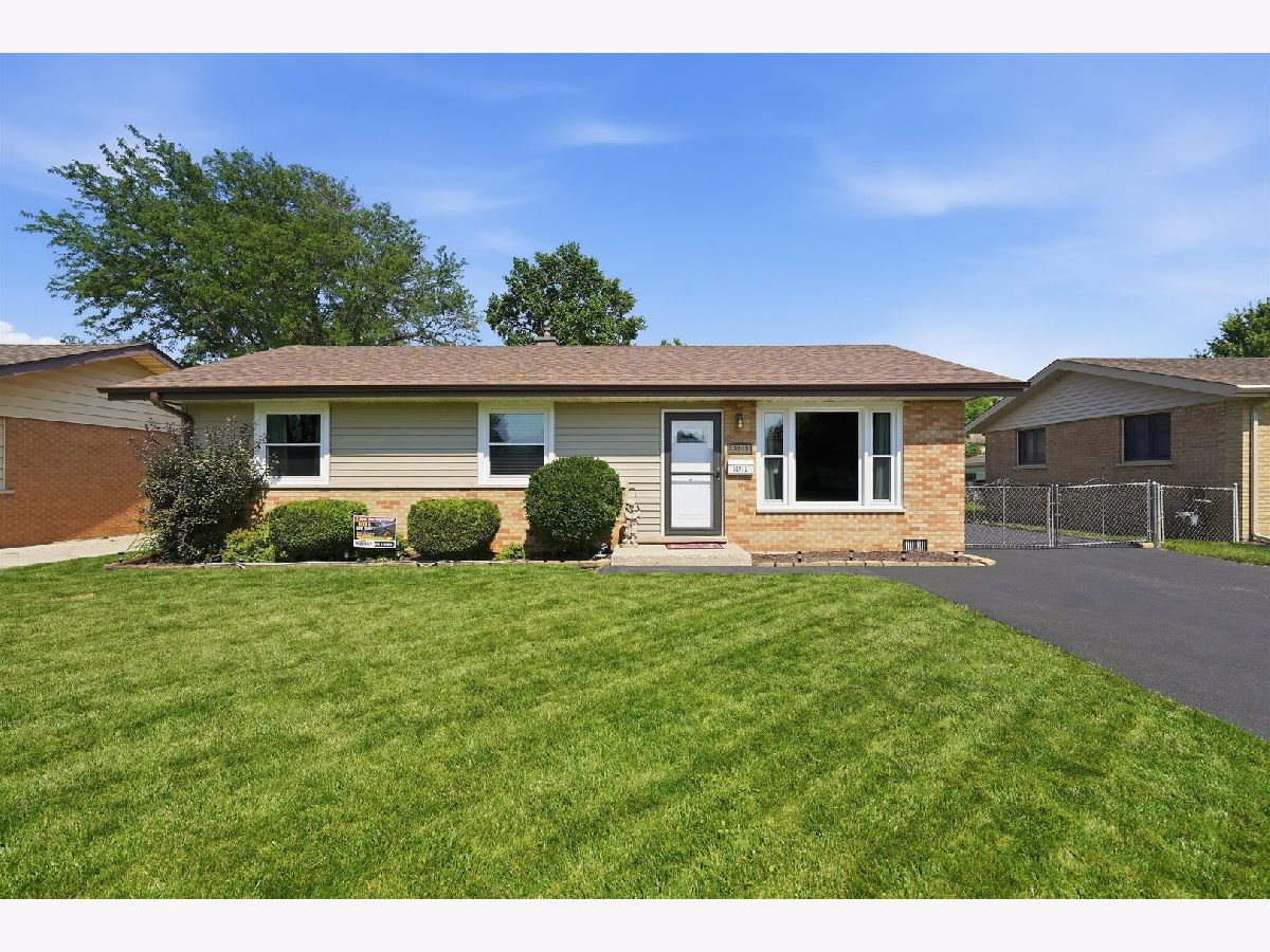  For Sale Crestwood Illinois, 13111 Fairway Drive