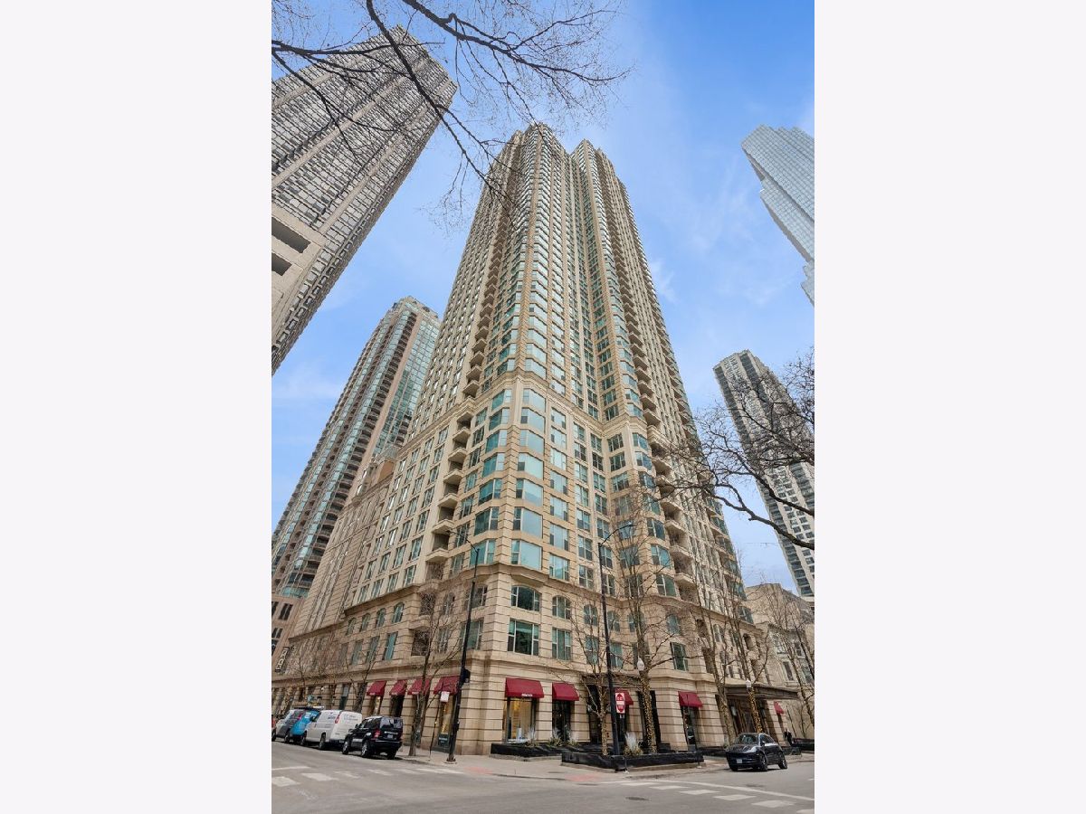 Condos & Townhomes For Sale Fordham Chicago Illinois, 25 Superior Street