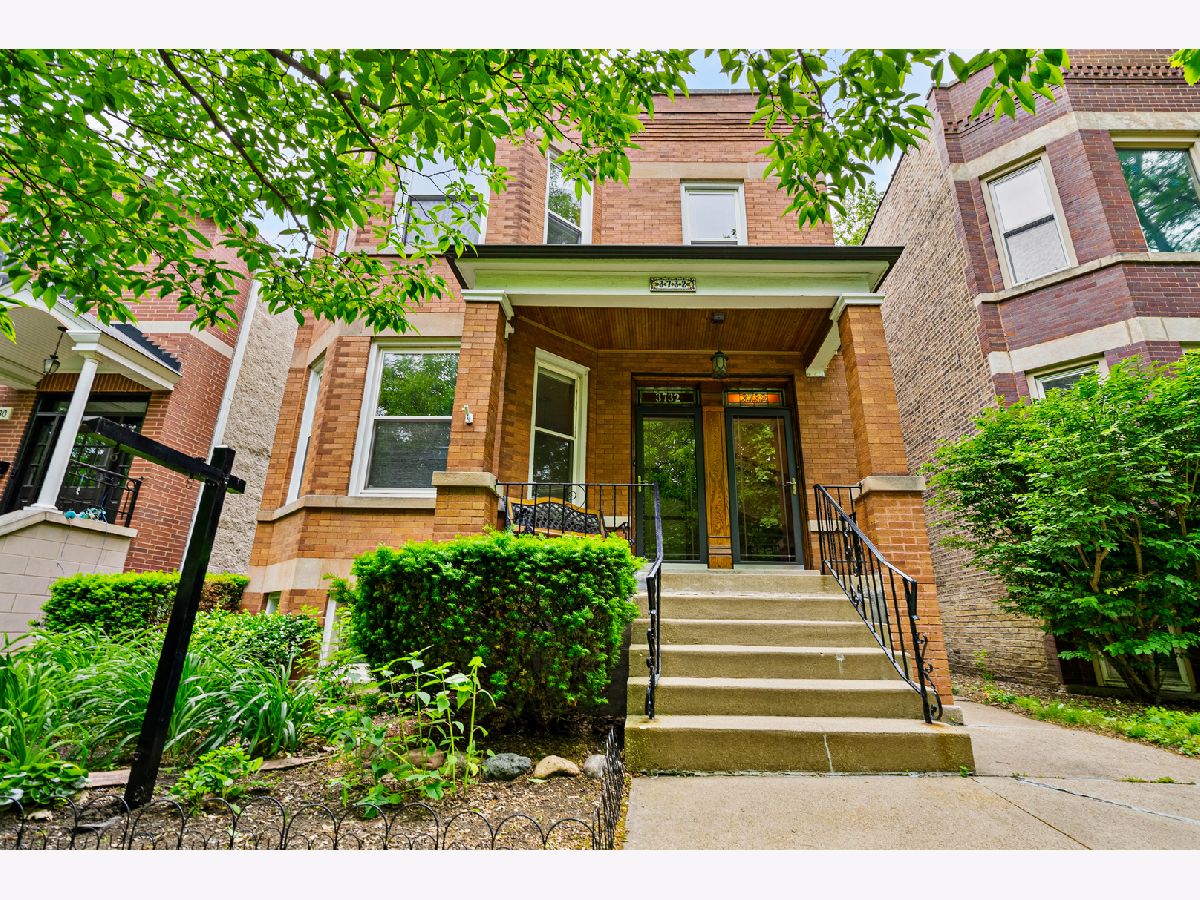 Condominiums & Homes Sold St Bens Chicago Illinois, 3732 Bell