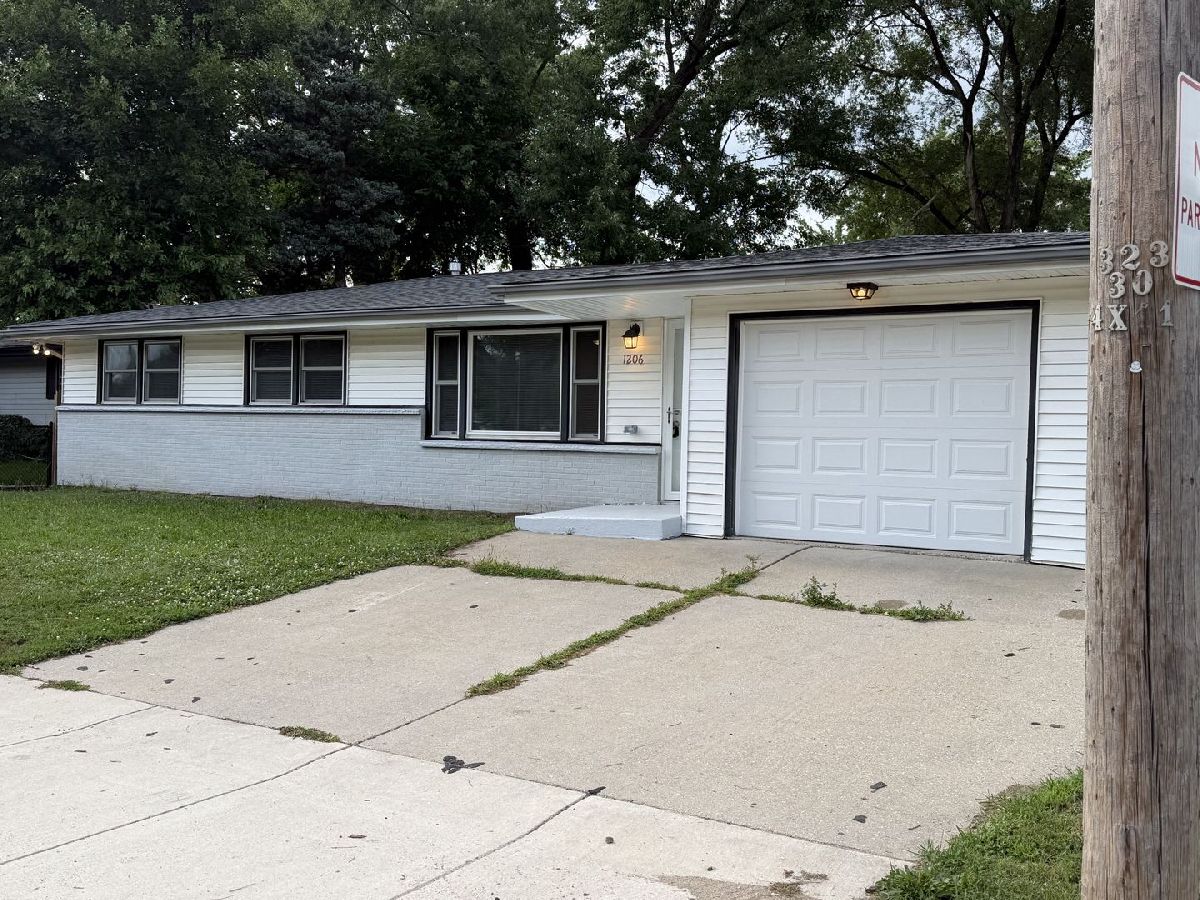  For Sale Machesney Park Illinois, 1206 Harlem Road