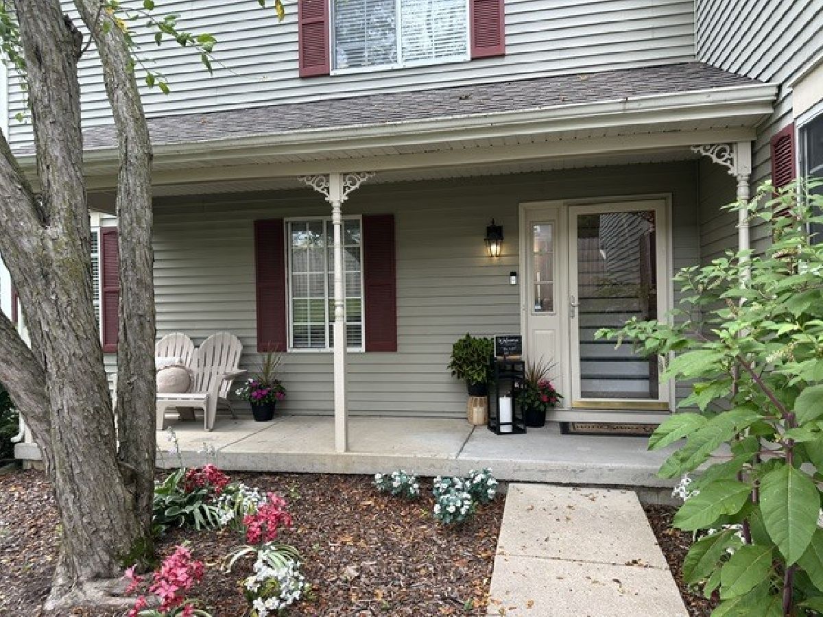  For Sale Lake In The Hills Illinois, 152 Village Creek Drive