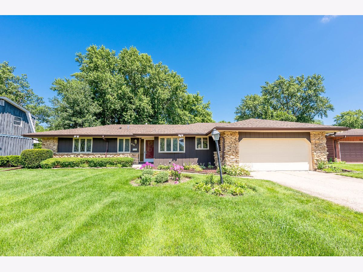 Homes & Condos & Townhomes For Sale Eagle Heights Elgin Illinois, 815 Ruth Drive