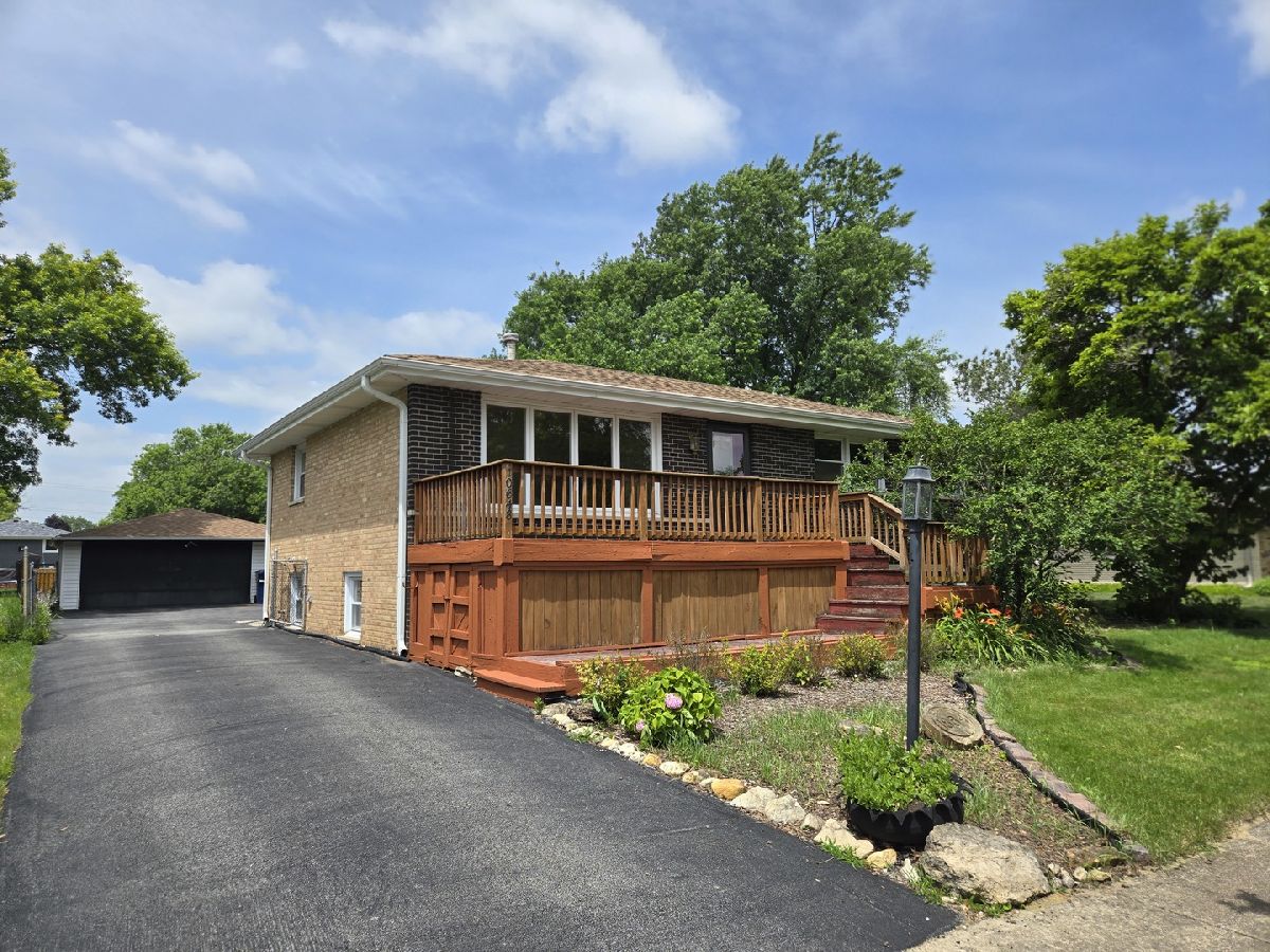  For Sale Palos Hills Illinois, 10648 Lori Lane