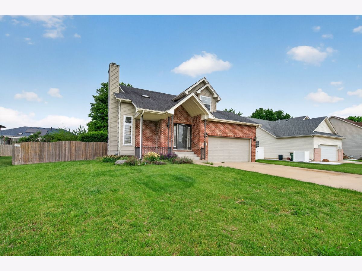  For Sale Diamond Illinois, 1160 Heritage Drive