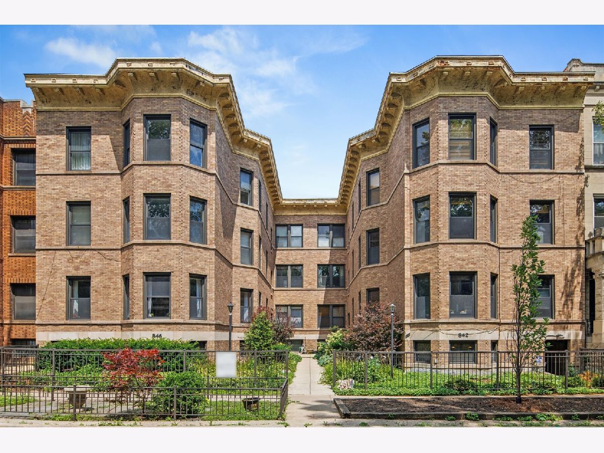  For Sale Chicago Illinois, 846 Newport Avenue