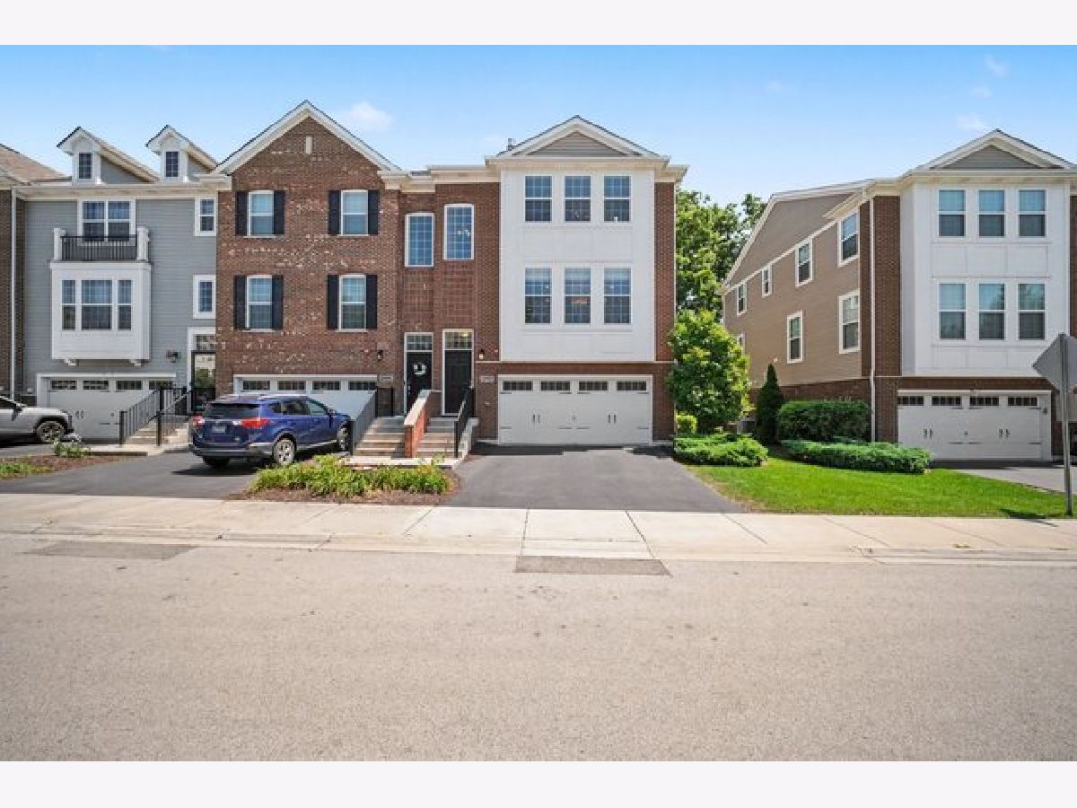  For Sale Woodridge Illinois, 2492 Huntleigh Lane