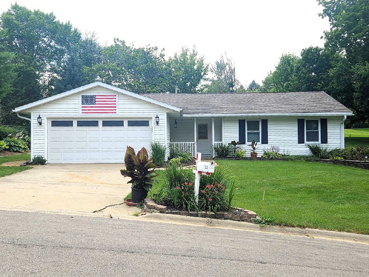  For Sale Dixon Illinois, 133 Fieldstone Lane