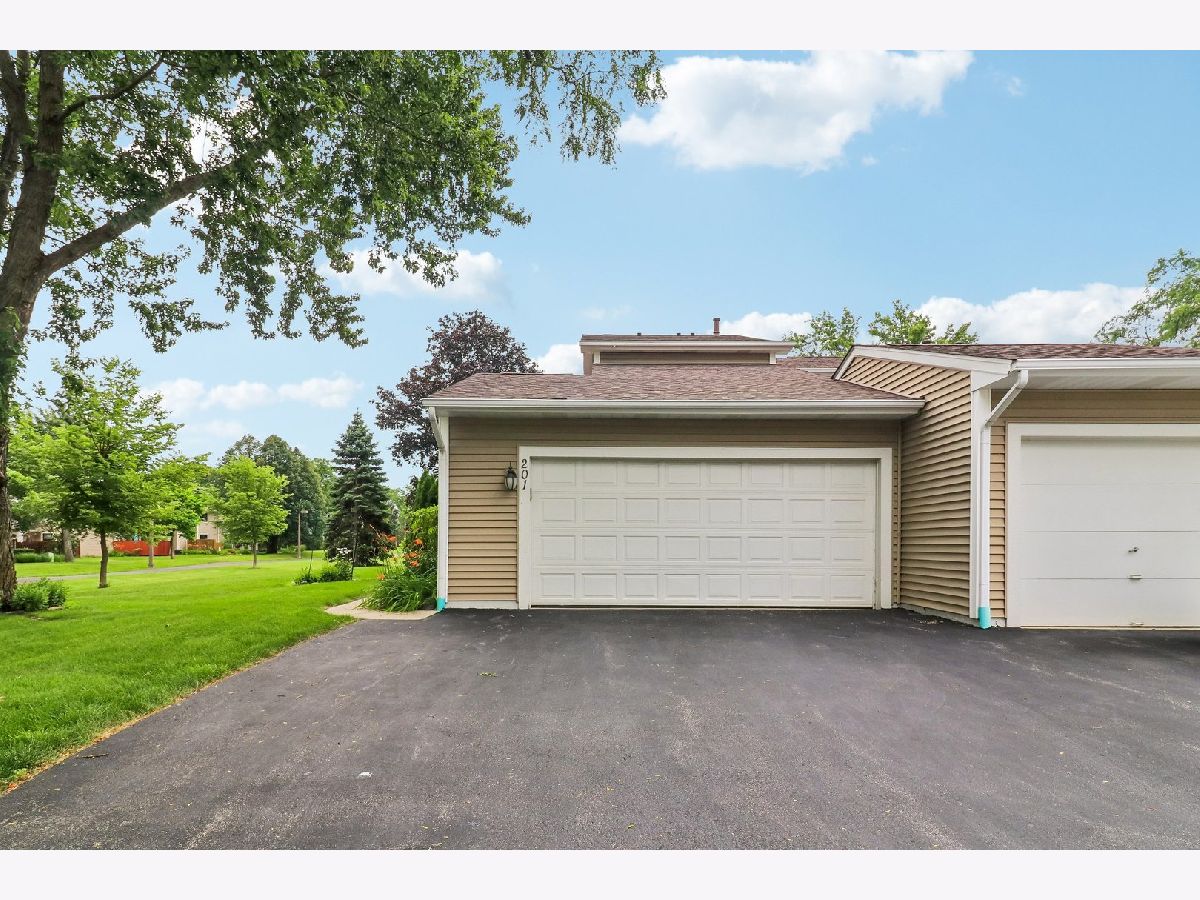  For Sale Vernon Hills Illinois, 201 Colony Court