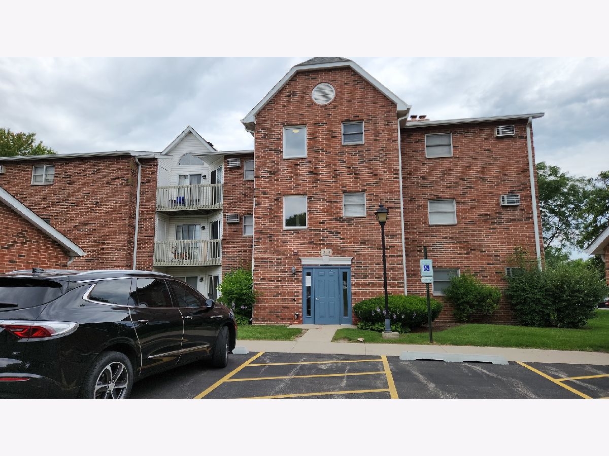  For Sale Lake In The Hills Illinois, 1354 Cunat Court